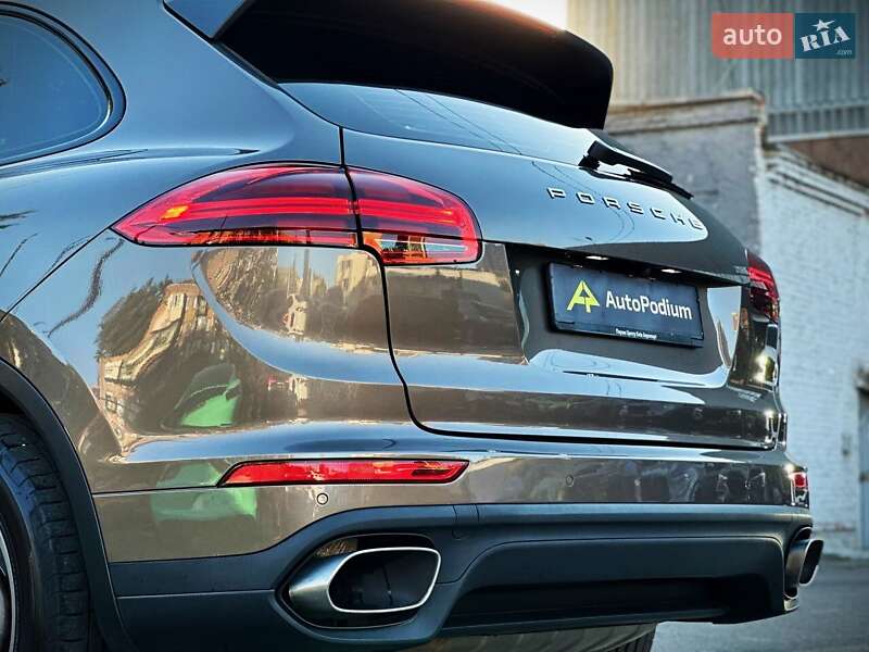 Внедорожник / Кроссовер Porsche Cayenne 2016 в Киеве