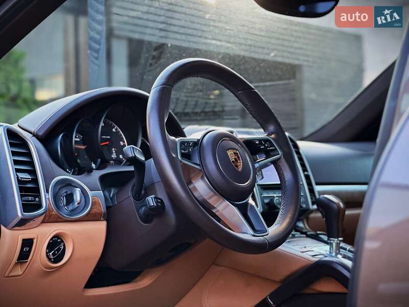 Внедорожник / Кроссовер Porsche Cayenne 2016 в Киеве