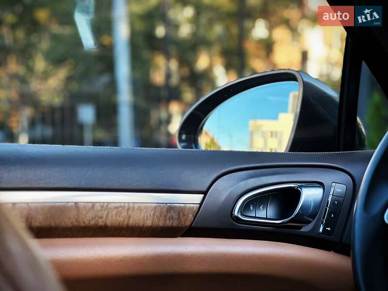 Внедорожник / Кроссовер Porsche Cayenne 2016 в Киеве