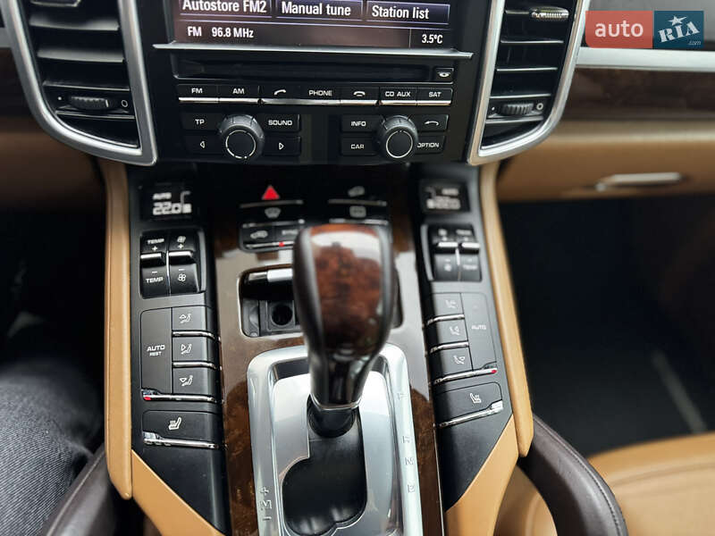 Внедорожник / Кроссовер Porsche Cayenne 2013 в Киеве