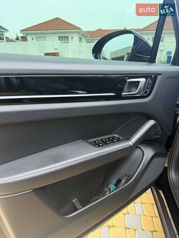 Внедорожник / Кроссовер Porsche Cayenne 2017 в Одессе фото 8 Внедорожник / Кроссовер Porsche Cayenne 2017 в Одессе