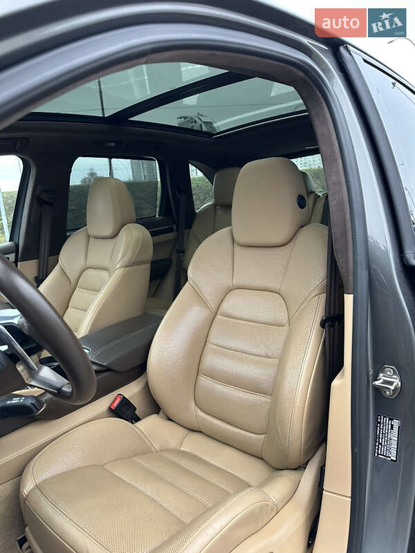 Позашляховик / Кросовер Porsche Cayenne 2016 в Києві