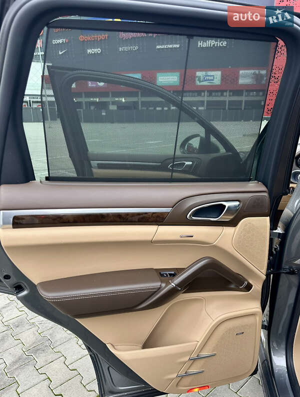 Позашляховик / Кросовер Porsche Cayenne 2016 в Києві