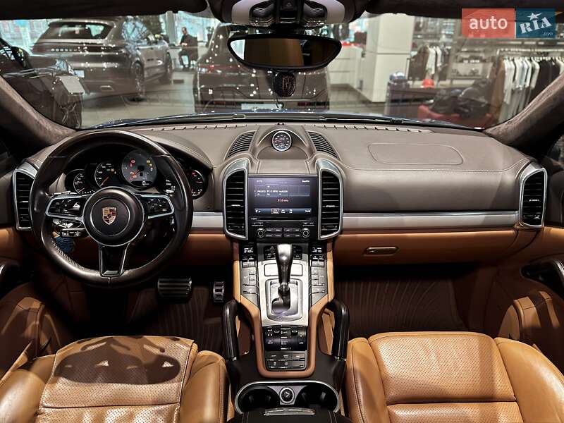 Позашляховик / Кросовер Porsche Cayenne 2016 в Одесі