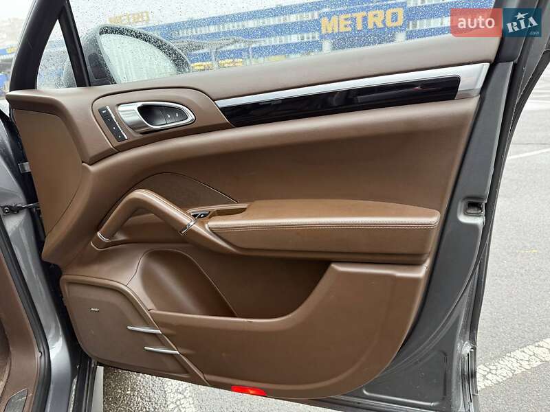 Внедорожник / Кроссовер Porsche Cayenne 2016 в Киеве фото 7 Внедорожник / Кроссовер Porsche Cayenne 2016 в Киеве
