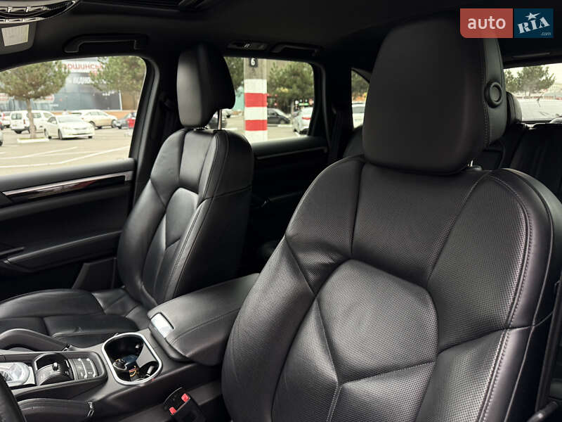 Внедорожник / Кроссовер Porsche Cayenne 2014 в Одессе