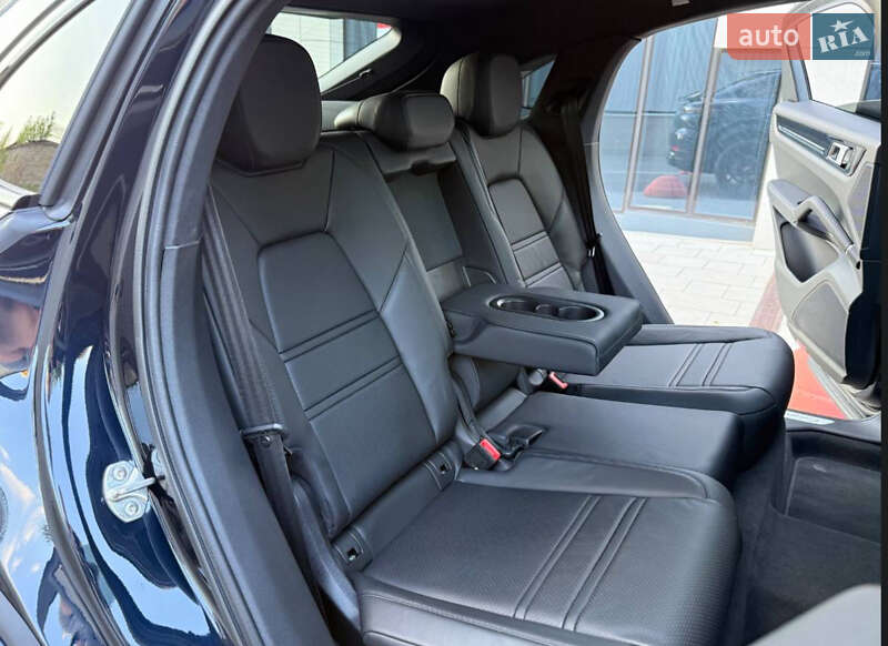 Внедорожник / Кроссовер Porsche Cayenne 2023 в Чернигове