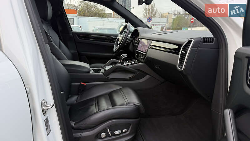 Внедорожник / Кроссовер Porsche Cayenne 2017 в Одессе фото 13 Внедорожник / Кроссовер Porsche Cayenne 2017 в Одессе