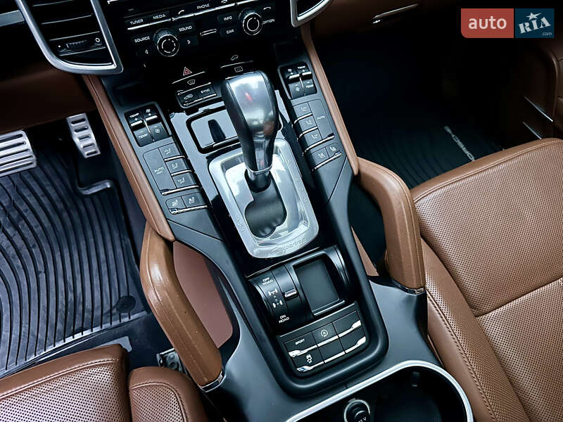 Внедорожник / Кроссовер Porsche Cayenne 2016 в Харькове