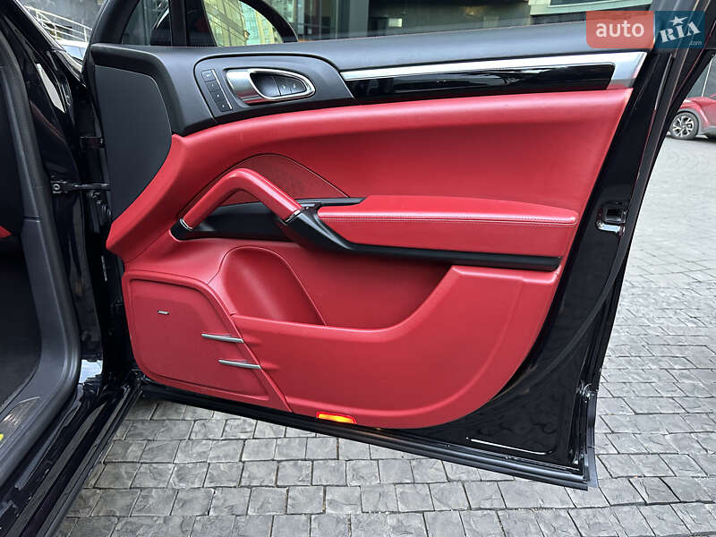 Внедорожник / Кроссовер Porsche Cayenne 2017 в Киеве фото 12 Внедорожник / Кроссовер Porsche Cayenne 2017 в Киеве