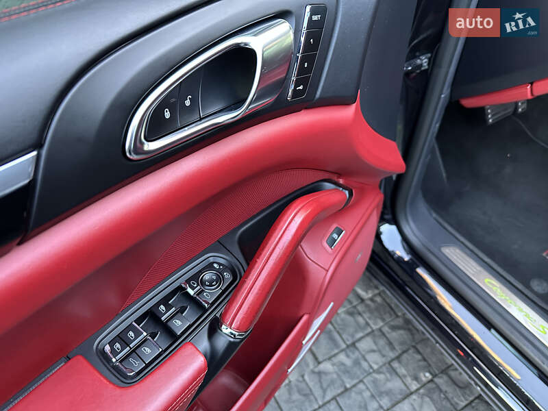 Внедорожник / Кроссовер Porsche Cayenne 2017 в Киеве фото 24 Внедорожник / Кроссовер Porsche Cayenne 2017 в Киеве