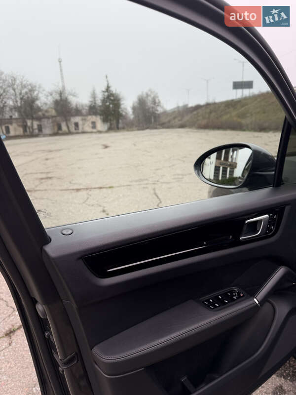 Внедорожник / Кроссовер Porsche Cayenne 2018 в Благовещенском фото 44 Внедорожник / Кроссовер Porsche Cayenne 2018 в Благовещенском