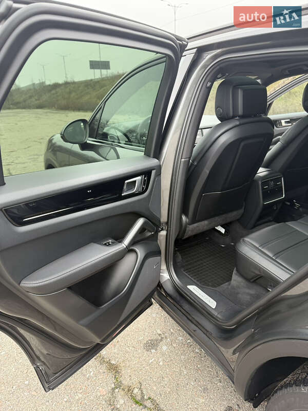 Внедорожник / Кроссовер Porsche Cayenne 2018 в Благовещенском фото 48 Внедорожник / Кроссовер Porsche Cayenne 2018 в Благовещенском