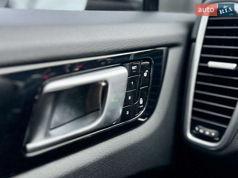 Внедорожник / Кроссовер Porsche Cayenne 2018 в Киеве фото 26 Внедорожник / Кроссовер Porsche Cayenne 2018 в Киеве