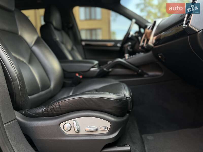 Внедорожник / Кроссовер Porsche Cayenne 2011 в Нетешине фото 32 Внедорожник / Кроссовер Porsche Cayenne 2011 в Нетешине