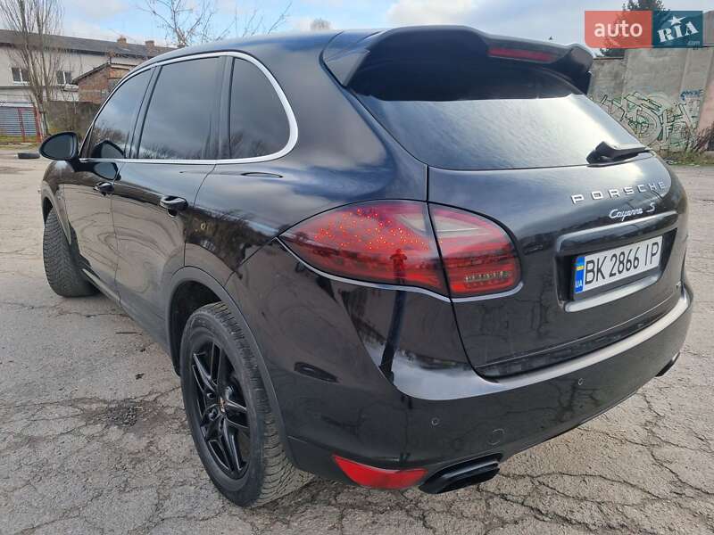 Внедорожник / Кроссовер Porsche Cayenne 2013 в Ровно
