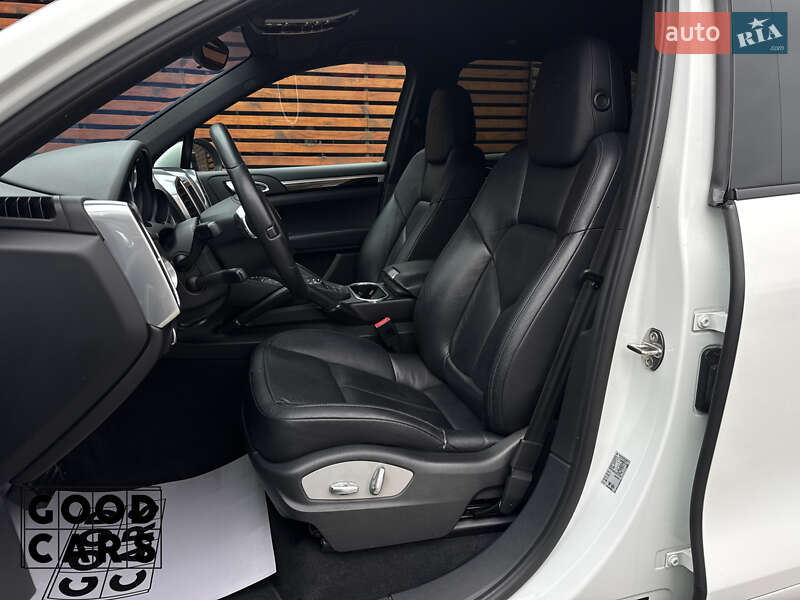 Внедорожник / Кроссовер Porsche Cayenne 2013 в Одессе