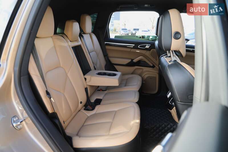 Внедорожник / Кроссовер Porsche Cayenne 2016 в Харькове