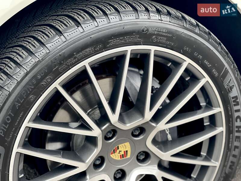 Внедорожник / Кроссовер Porsche Cayenne 2021 в Киеве