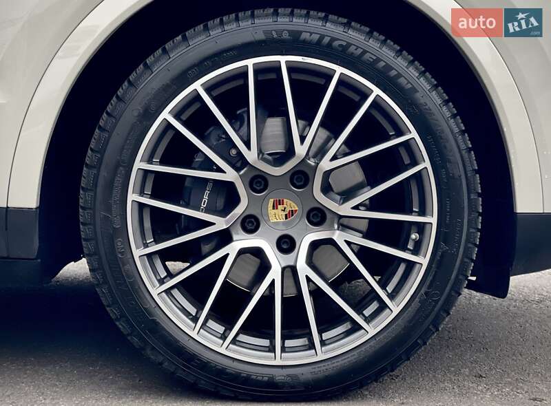Внедорожник / Кроссовер Porsche Cayenne 2021 в Киеве