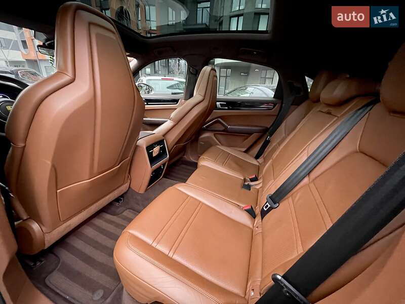 Внедорожник / Кроссовер Porsche Cayenne 2021 в Киеве