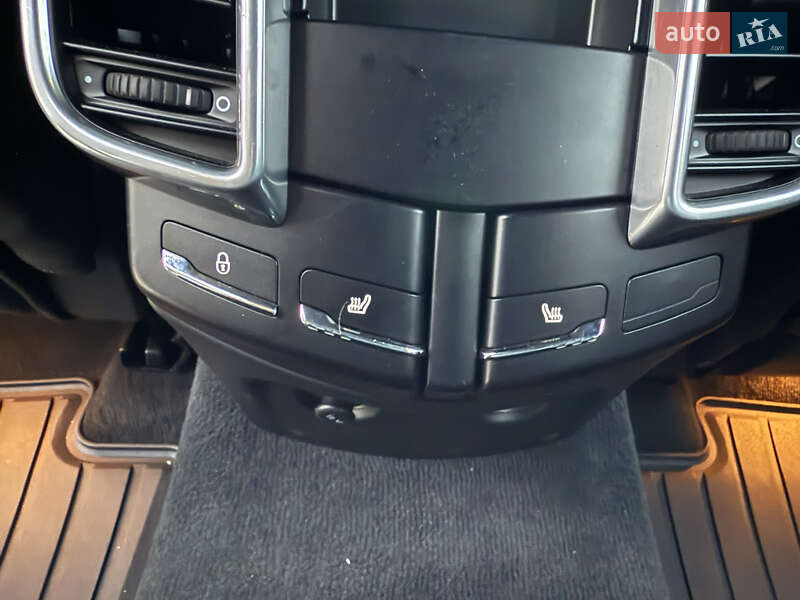 Внедорожник / Кроссовер Porsche Cayenne 2011 в Ровно фото 62 Внедорожник / Кроссовер Porsche Cayenne 2011 в Ровно