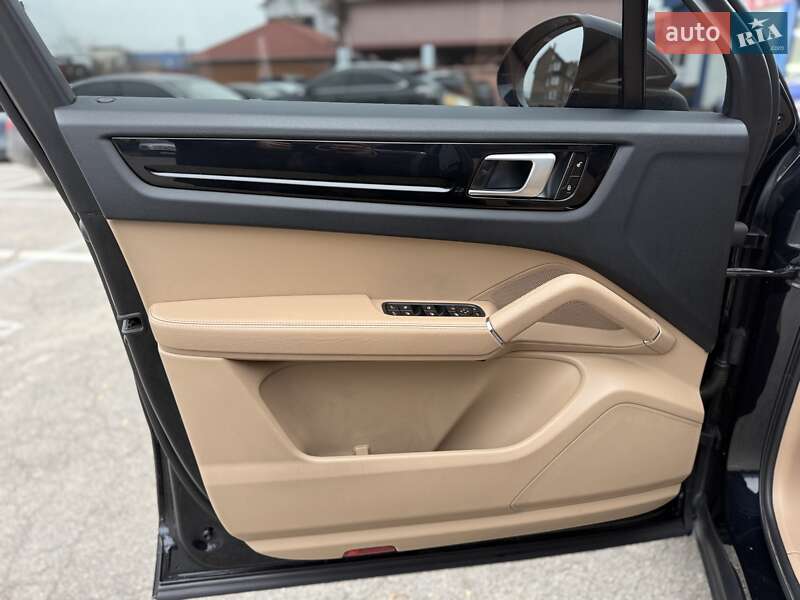 Внедорожник / Кроссовер Porsche Cayenne 2018 в Киеве фото 18 Внедорожник / Кроссовер Porsche Cayenne 2018 в Киеве