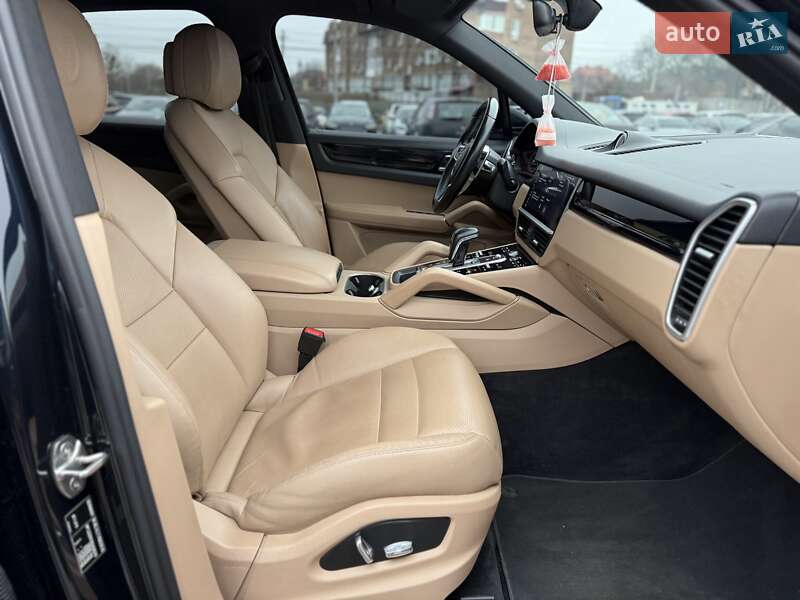 Внедорожник / Кроссовер Porsche Cayenne 2018 в Киеве фото 22 Внедорожник / Кроссовер Porsche Cayenne 2018 в Киеве