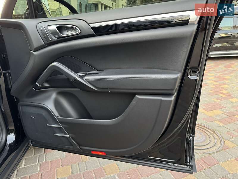 Внедорожник / Кроссовер Porsche Cayenne 2015 в Одессе фото 13 Внедорожник / Кроссовер Porsche Cayenne 2015 в Одессе