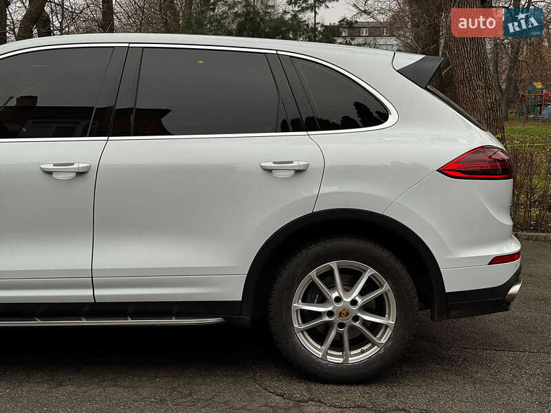 Внедорожник / Кроссовер Porsche Cayenne 2015 в Киеве