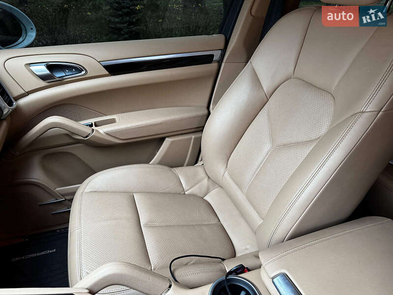 Внедорожник / Кроссовер Porsche Cayenne 2015 в Киеве