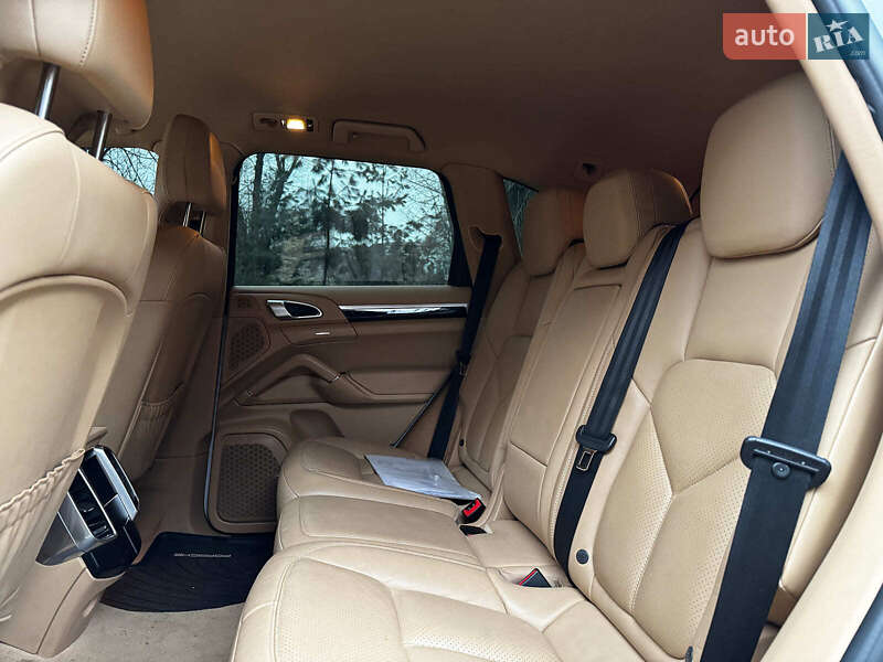 Внедорожник / Кроссовер Porsche Cayenne 2015 в Киеве