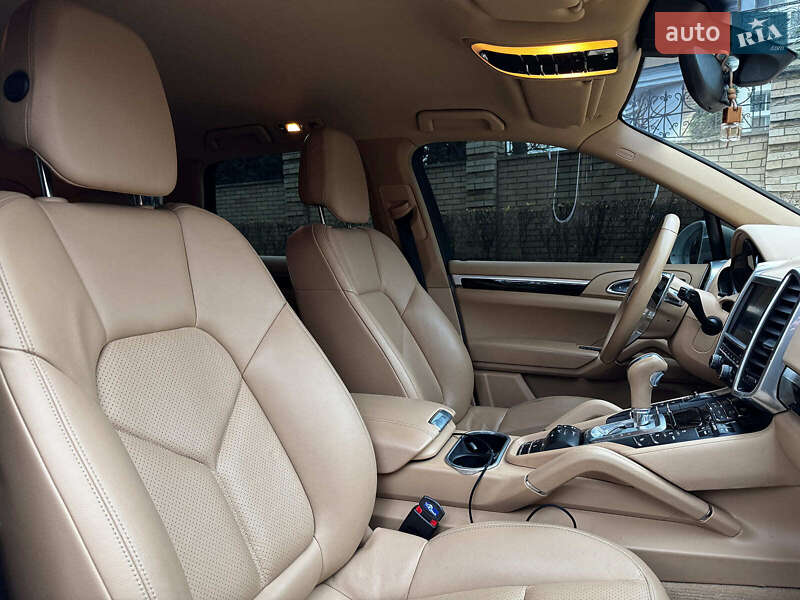Внедорожник / Кроссовер Porsche Cayenne 2015 в Киеве