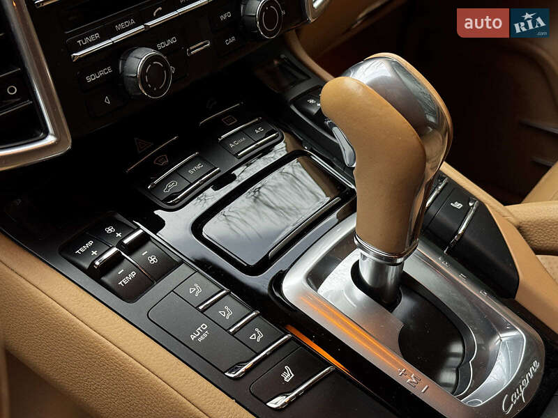 Внедорожник / Кроссовер Porsche Cayenne 2015 в Киеве