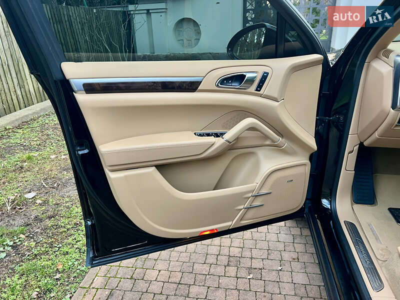 Внедорожник / Кроссовер Porsche Cayenne 2015 в Киеве фото 32 Внедорожник / Кроссовер Porsche Cayenne 2015 в Киеве