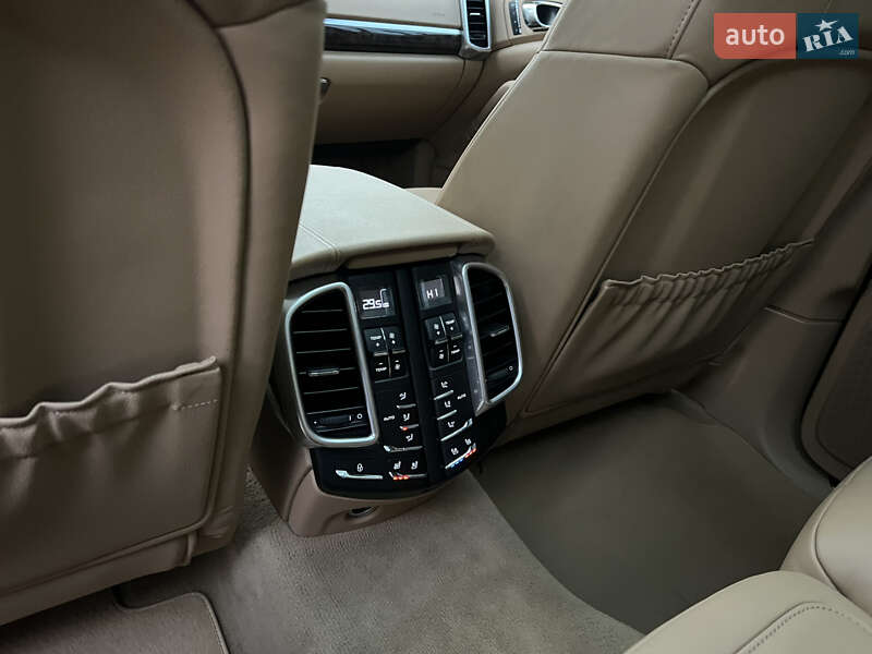 Внедорожник / Кроссовер Porsche Cayenne 2015 в Киеве фото 68 Внедорожник / Кроссовер Porsche Cayenne 2015 в Киеве