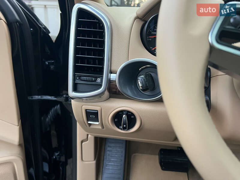 Внедорожник / Кроссовер Porsche Cayenne 2015 в Киеве фото 141 Внедорожник / Кроссовер Porsche Cayenne 2015 в Киеве