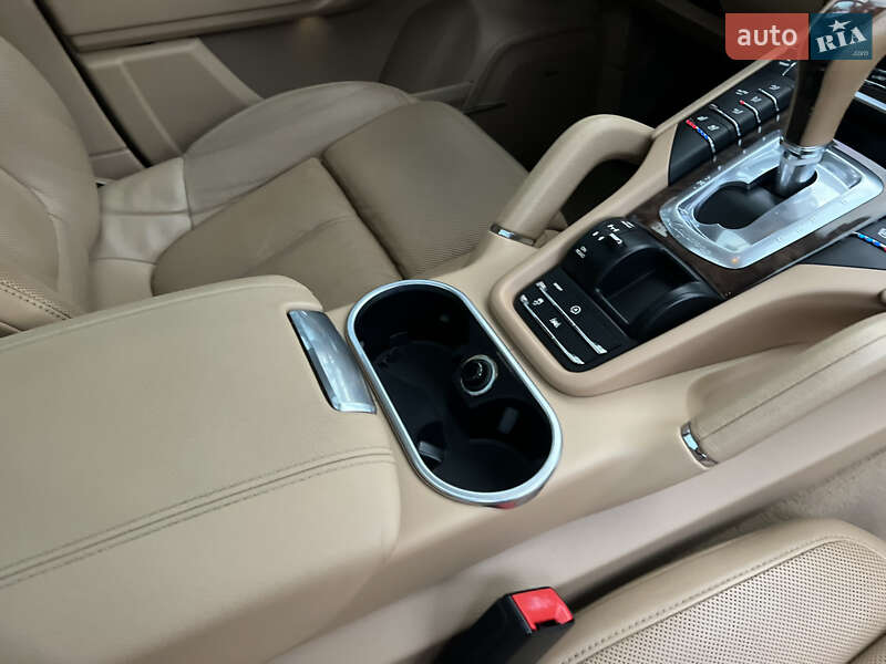 Внедорожник / Кроссовер Porsche Cayenne 2015 в Киеве фото 190 Внедорожник / Кроссовер Porsche Cayenne 2015 в Киеве