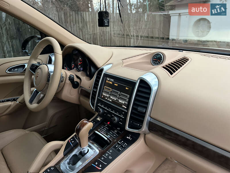 Внедорожник / Кроссовер Porsche Cayenne 2015 в Киеве фото 192 Внедорожник / Кроссовер Porsche Cayenne 2015 в Киеве