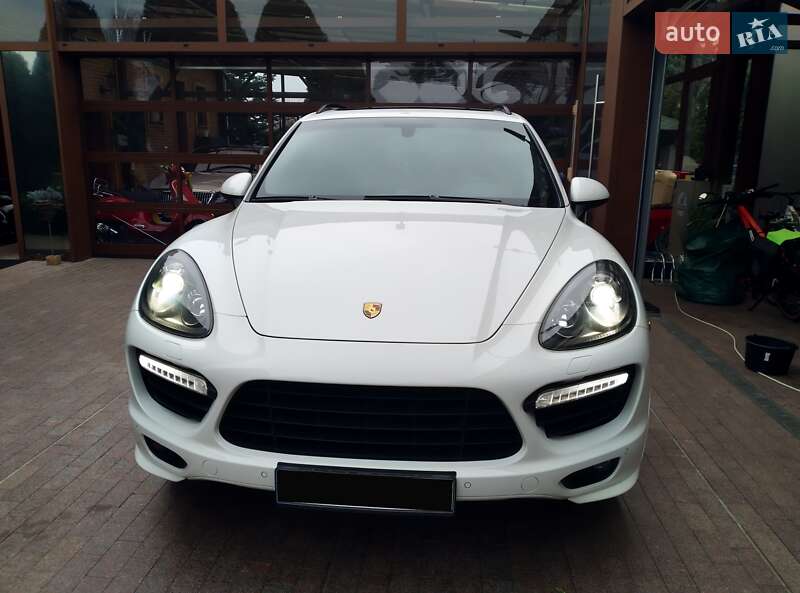 Внедорожник / Кроссовер Porsche Cayenne 2014 в Киеве