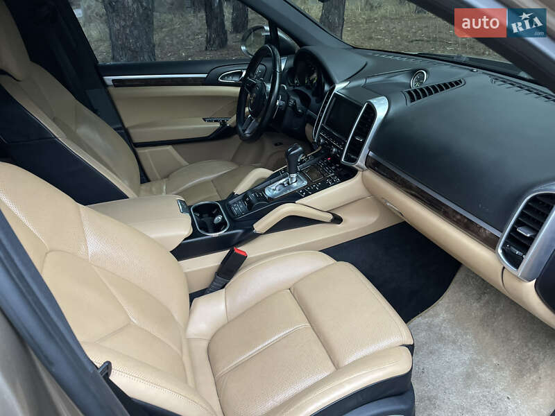 Внедорожник / Кроссовер Porsche Cayenne 2016 в Киеве