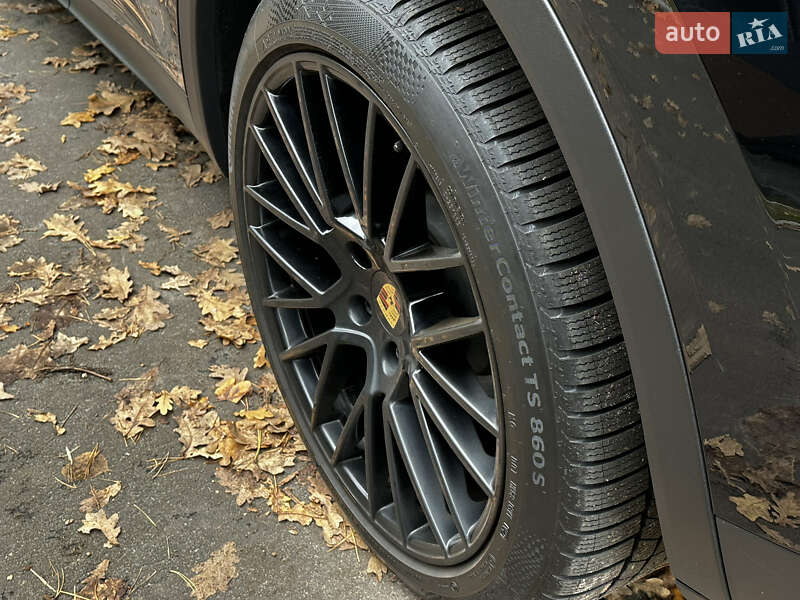 Внедорожник / Кроссовер Porsche Cayenne 2019 в Киеве