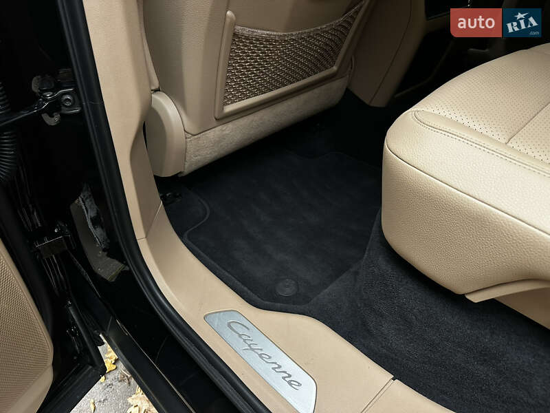 Внедорожник / Кроссовер Porsche Cayenne 2019 в Киеве