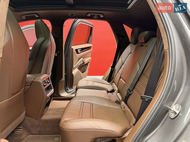 Внедорожник / Кроссовер Porsche Cayenne 2019 в Киеве фото 41 Внедорожник / Кроссовер Porsche Cayenne 2019 в Киеве