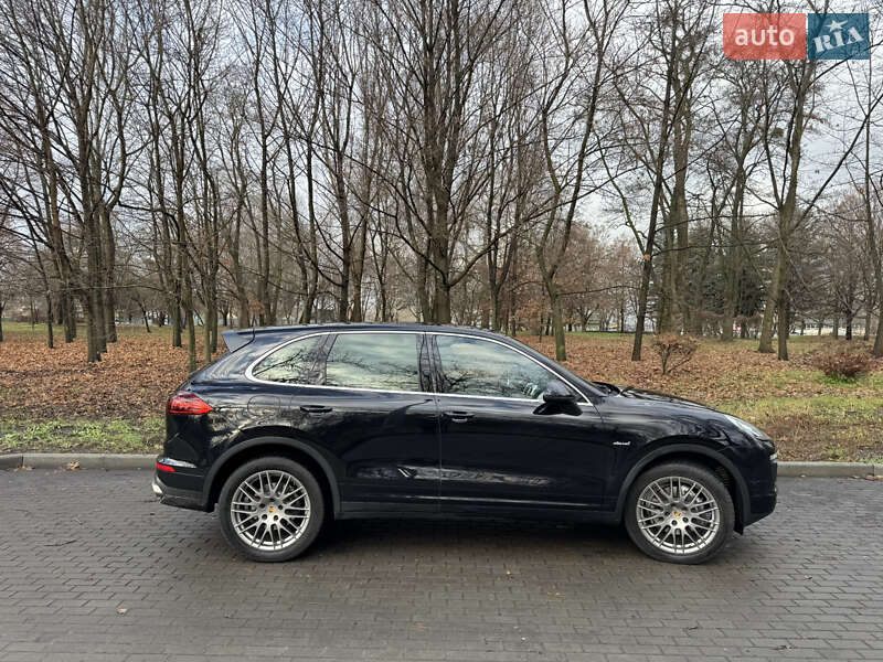 Внедорожник / Кроссовер Porsche Cayenne 2016 в Киеве
