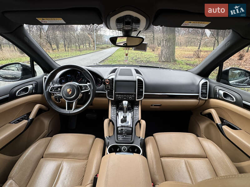 Внедорожник / Кроссовер Porsche Cayenne 2016 в Киеве