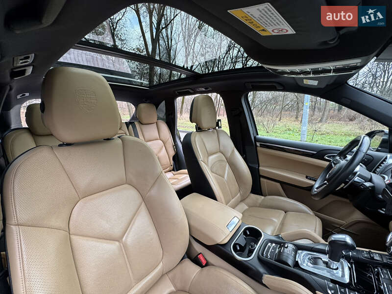 Внедорожник / Кроссовер Porsche Cayenne 2016 в Киеве