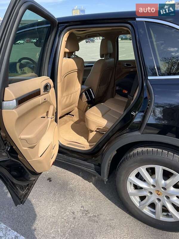 Внедорожник / Кроссовер Porsche Cayenne 2014 в Вишневом фото 8 Внедорожник / Кроссовер Porsche Cayenne 2014 в Вишневом