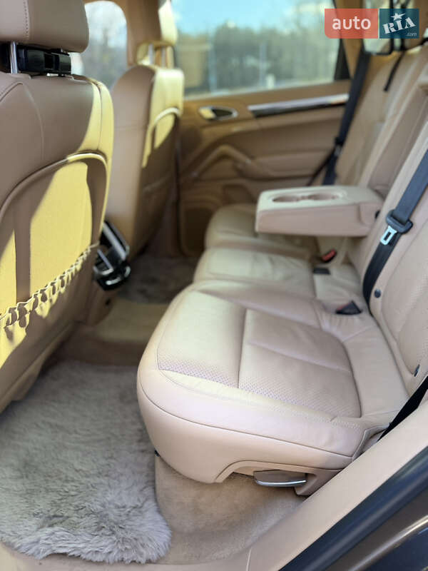 Внедорожник / Кроссовер Porsche Cayenne 2013 в Киеве