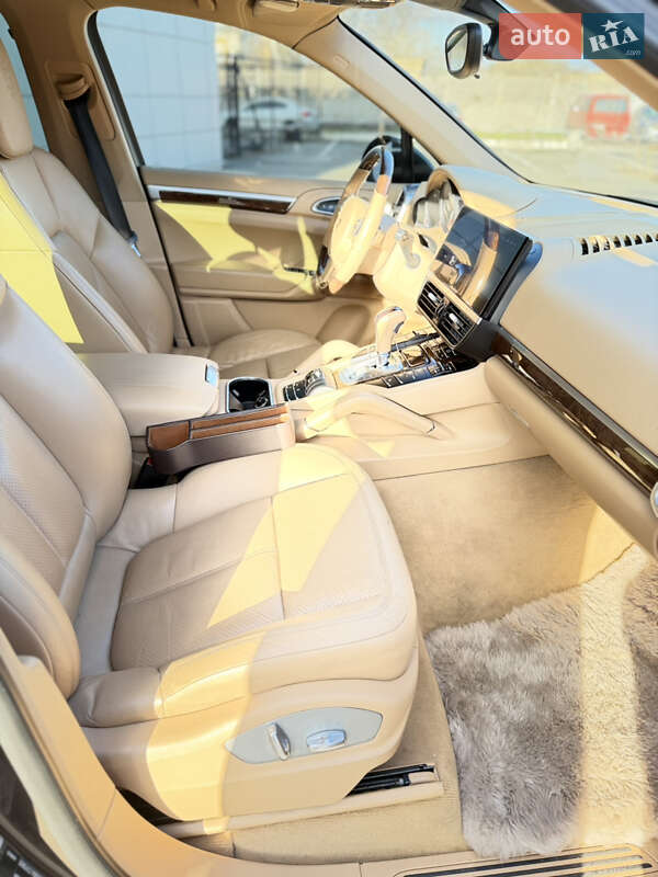 Внедорожник / Кроссовер Porsche Cayenne 2013 в Киеве